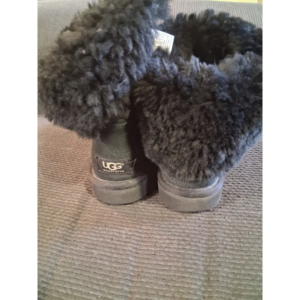 UGG‎ Womens Mini Bailey Button II Black Winter Boots  Comfy  warm Sz-8